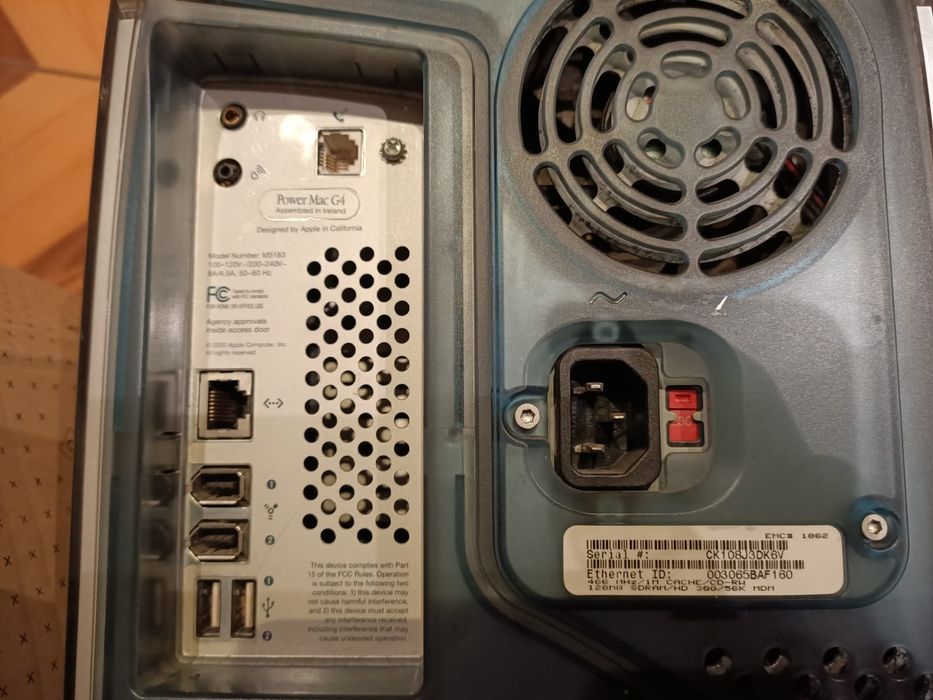 Retro komputer Apple PowerMac G4.