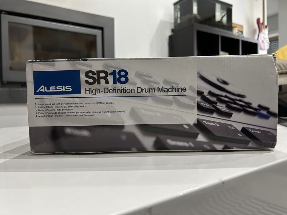 Alesis SR 18 (como nova)+ pedal Boss FS-6 (nunca usado). Ler descrição