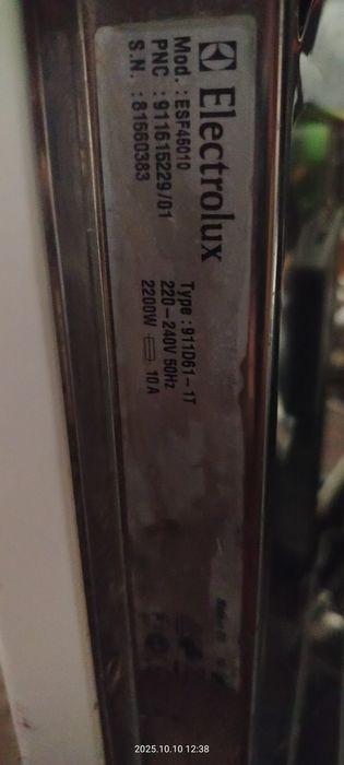 Посудомийка Electrolux під ремонт або на запчастини.
