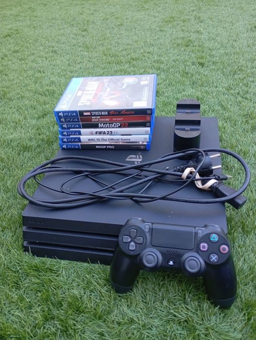 Playstation PS 4 Pro 1TB +2  Comandos + 6 Jogos