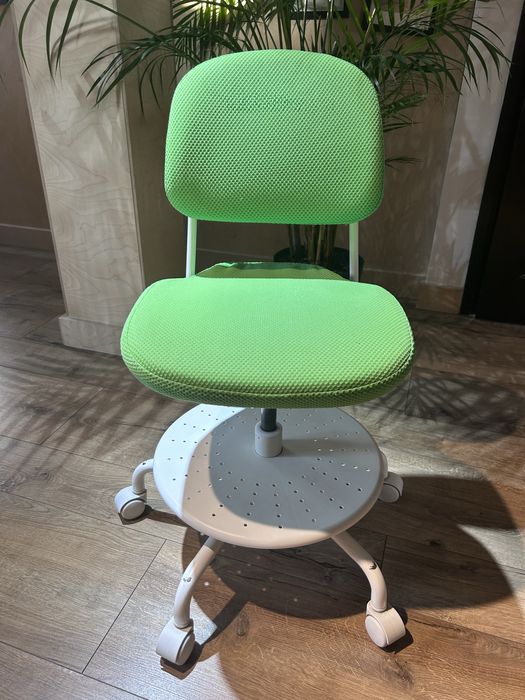 Krzesło IKEA dziecięce biurowe z regulacją