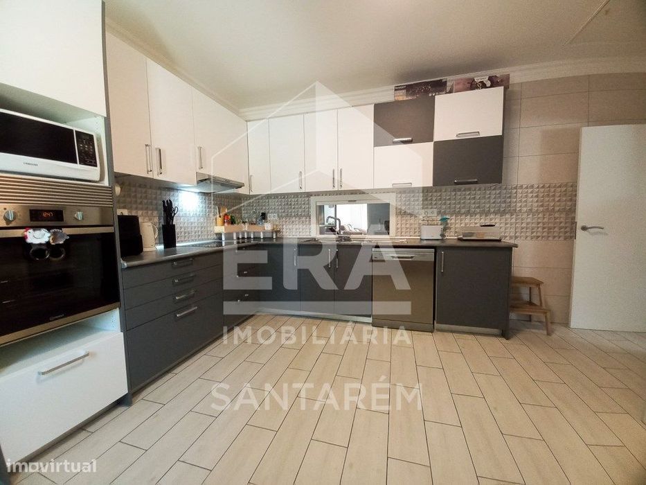 Moradia T5 com garagem
