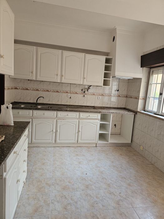 Alugo quartos com sala conzinha, dois banheiro