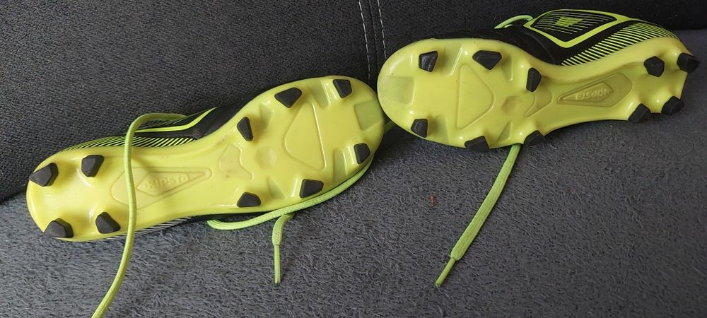 Buciki do gry w piłkę Decathlon idealny stan