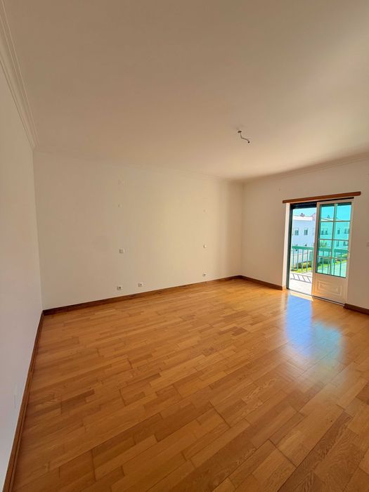 T4 de 160 m² no Jardim da Lomba |Condomínio Privado|Garagem 4 Carros