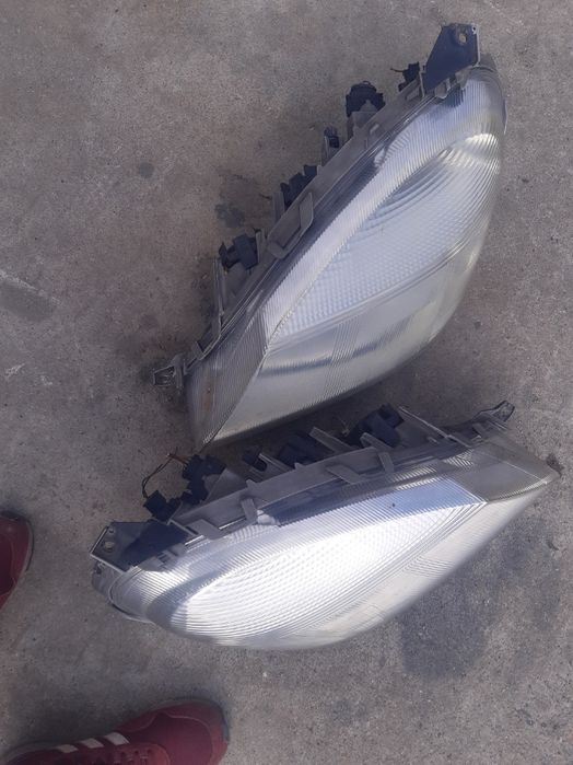 Mercedes W414 VANEO - lampa lampy przód KOMPLET