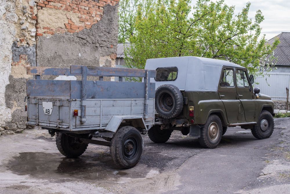 Посилений автомобільний причіп на ресорах, для позашляховика / УАЗ / дача / будівництво