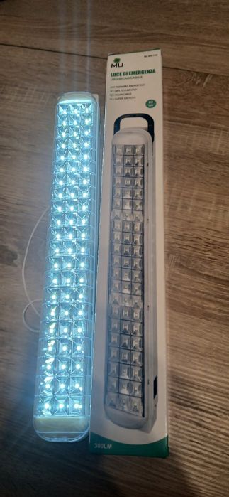 Akumulatorowa lampa awaryjna led