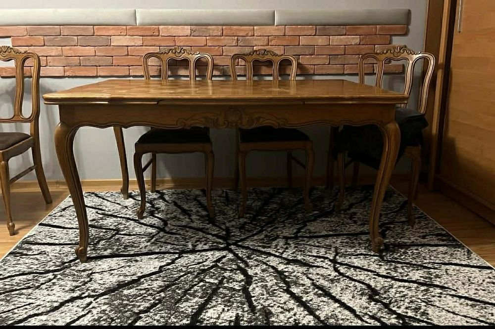 Stół+krzesła, komoda