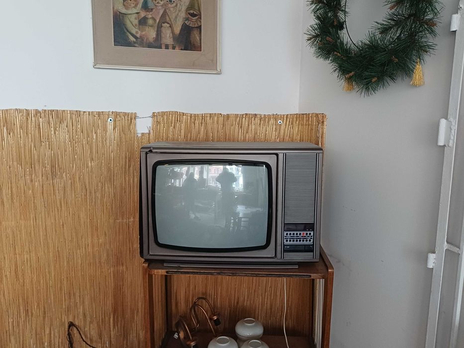 Zabytkowy telewizor marki SONY z serii TRINITRON