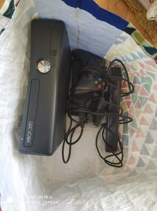 X-box 360 + 2 pady + Kinect+ 18 gier