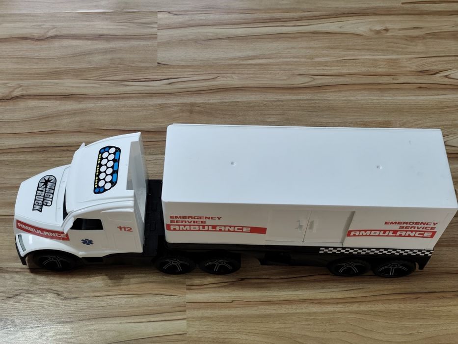 Wader Magic Truck Action Ambulans 36210 duza ciezarowka