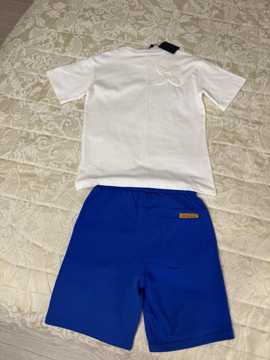 Класний костюм  Louis Vuitton