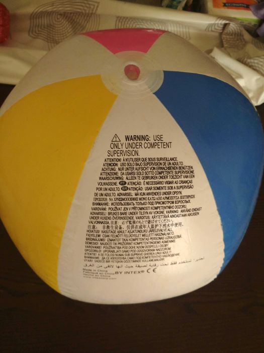 Artigos de praia. Camião, boias, colchões, discos voadores, petanca