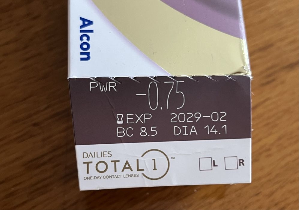 Продам контактні лінзи -0,75