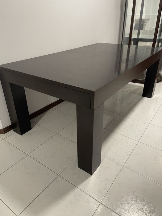 Mesa extensível castanho escuro