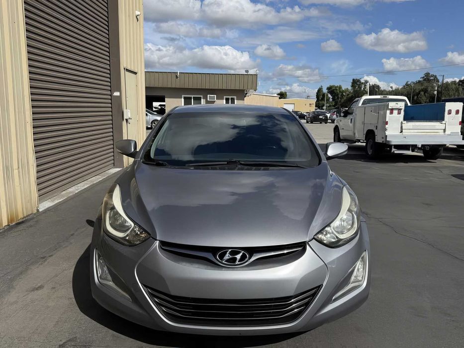 Hyundai Elantra Limited      2015