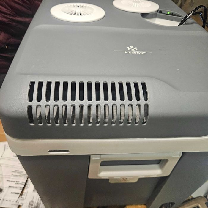 Lodówka turystyczna 40l z kółkami 12 i 230 V do samochodu, na kemping