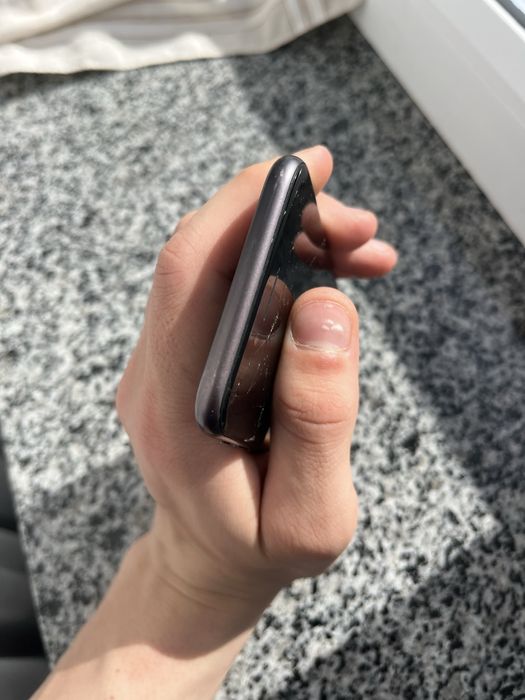 iPhone 8 з побитим екранчиком