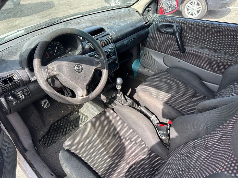 Opel Corsa B Van 1.7D de 2000 para peças