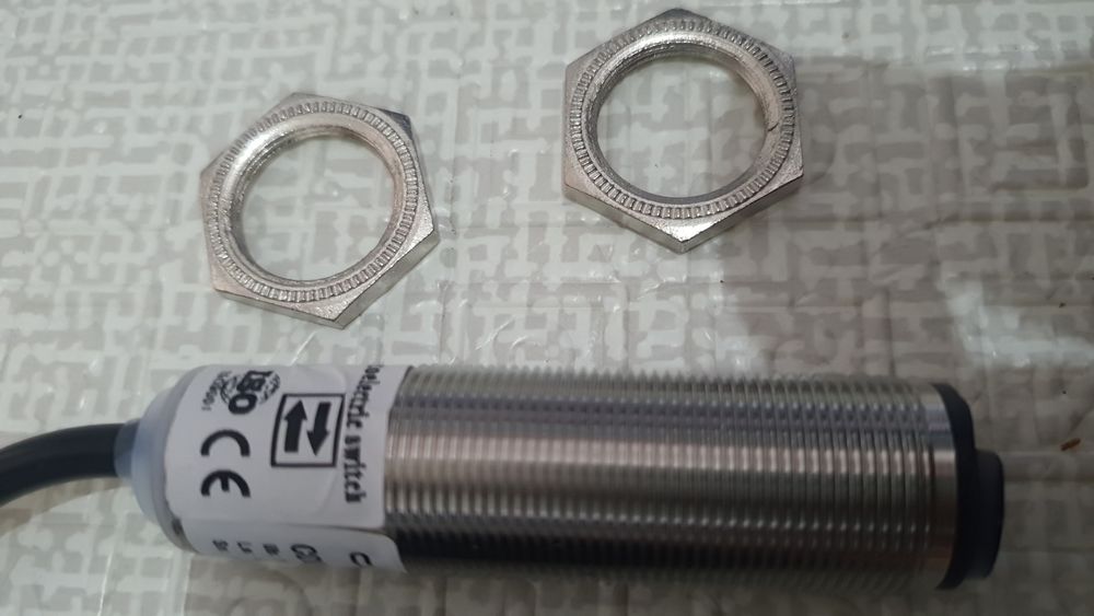 Laser Photocell E3f-r20c2 10-30v Waterproof M18 20mts Npn