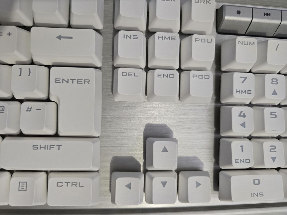 Corsair K70 MK.2 Special Edition (branco)