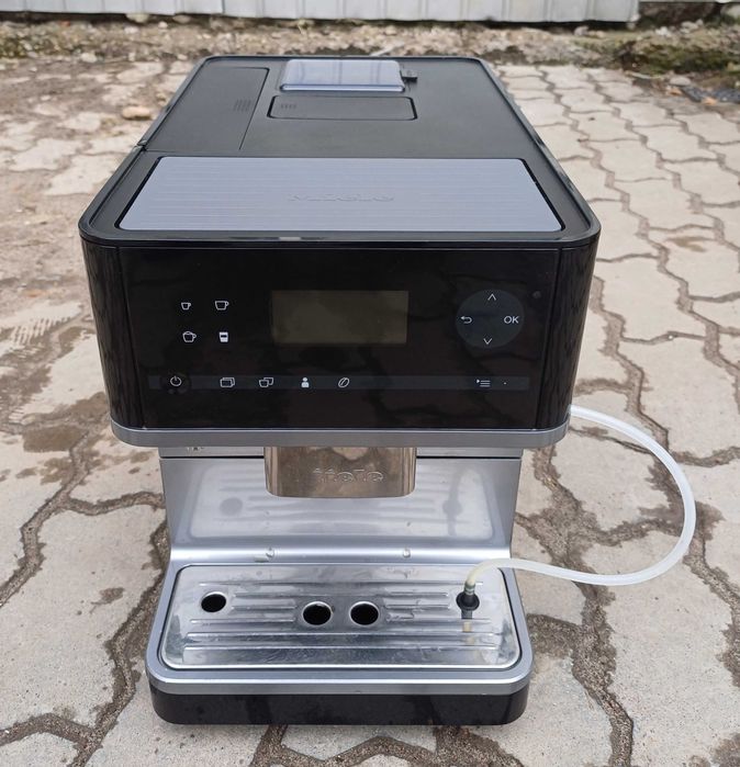 Кавоварка кавомашина преміум класу Miele CM6300 з текстовим меню чорна