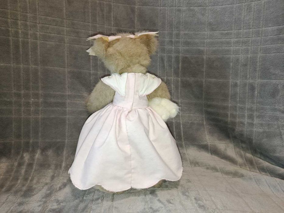 Ведмедик Bearington у ніжно-рожевій сукні