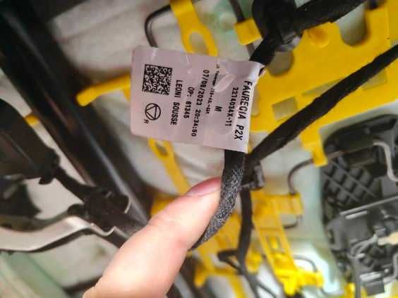 PEUGOT 208  ll fotel lewy z poduszkom