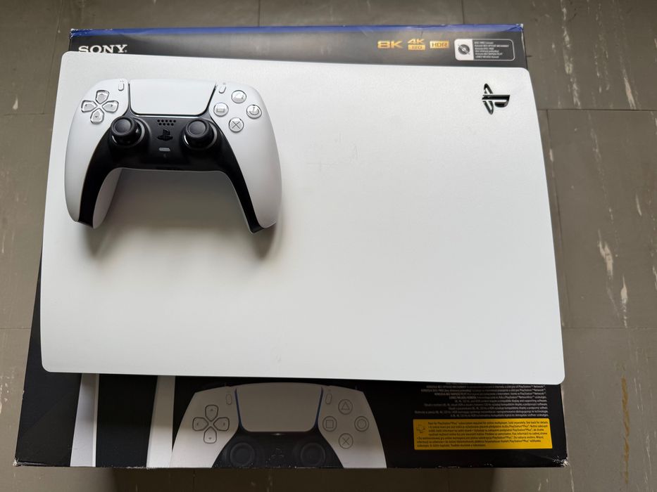 PlayStation 5 Digital (CFI-1016B) + NOWY Pad DualSense