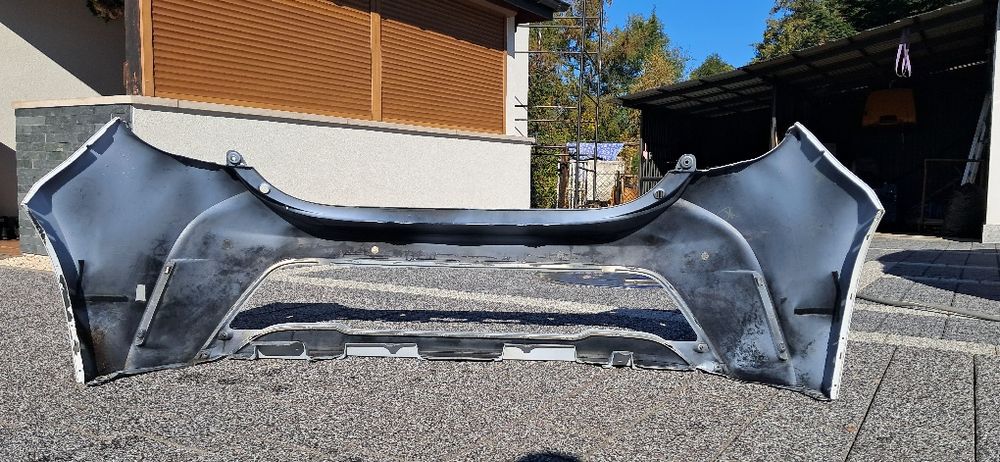 Tylni zderzak  toyota corolla