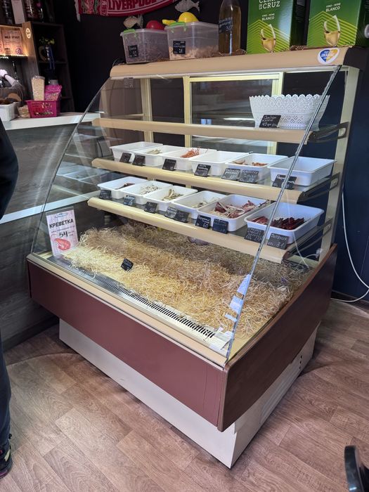 Холодильна вітрина cold