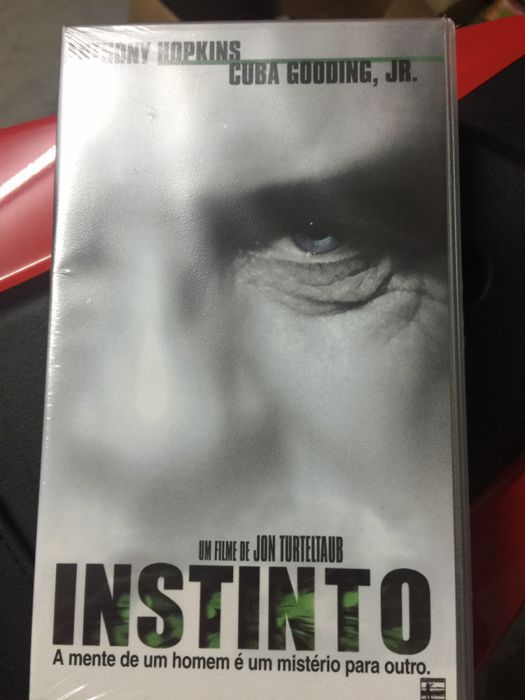 Cassete VHS do filme Instinto ainda selada