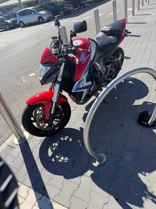 CB1000R SEM DETALHES - Opcional escape esportivo