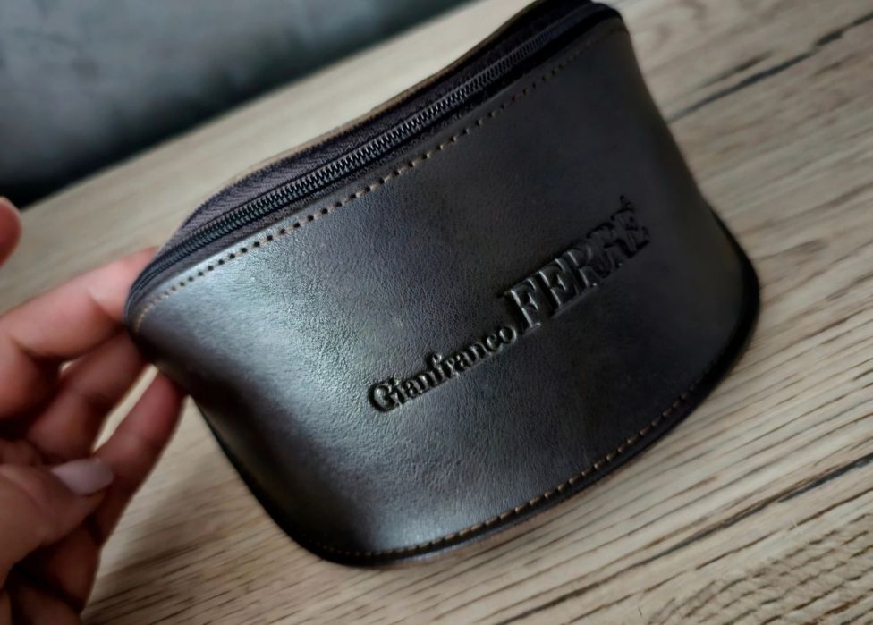 Brązowe etui na okulary Gianfranco Ferré