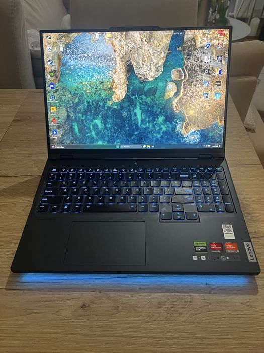 Lenovo Legion Pro 7 16ARX8H RTX 4080 / Ryzen 9 / 32GB / 2TB / 240Hz