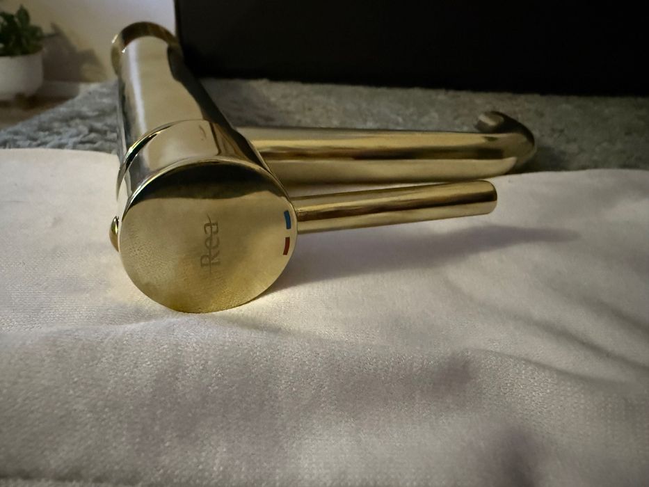 Kran łazienkowy Rea złoty