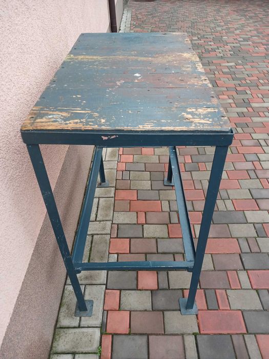 Продам столик для гаража