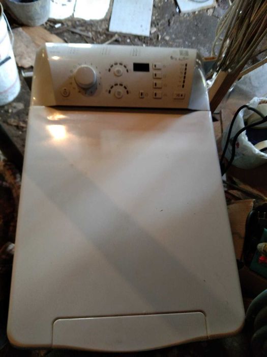 Продам пральну машину HOTPOINT ARISTON під ремонт або на запчастини.