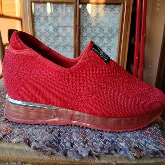 Продам женские туфли.