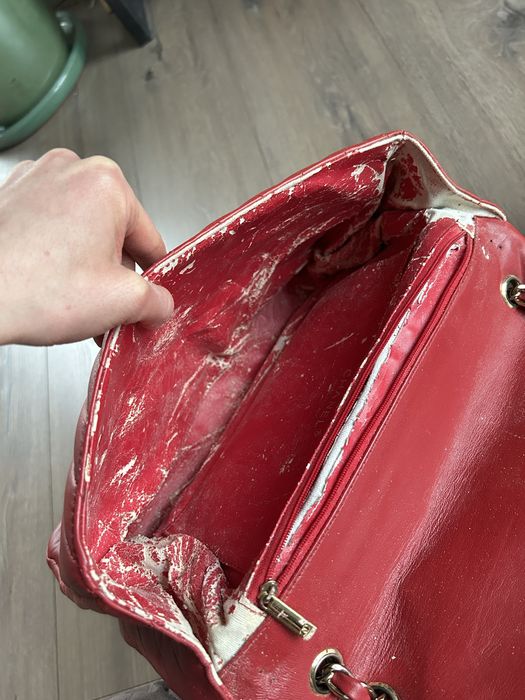 Chanel czerwona skórzana torebka uszkodzone wnetrze
