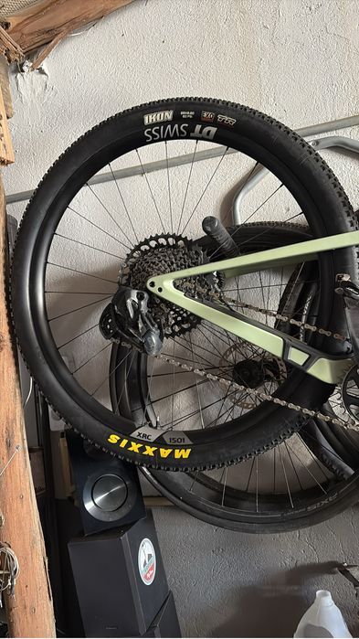 Vendo rodas dt swiss completas como estao nas fotos, como novo