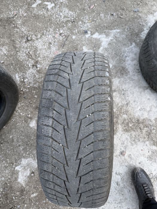 Шины зимние 215/55R17