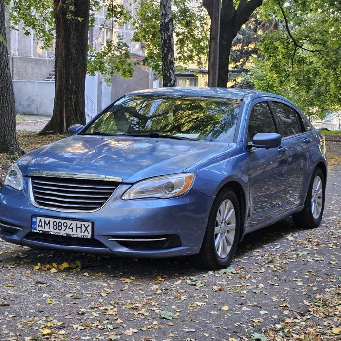 CHRYSLER 200 в класному стані