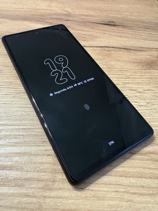 Google Pixel 6 128GB, bateria excelente, para um dia inteiro de uso sem problema nenhum.