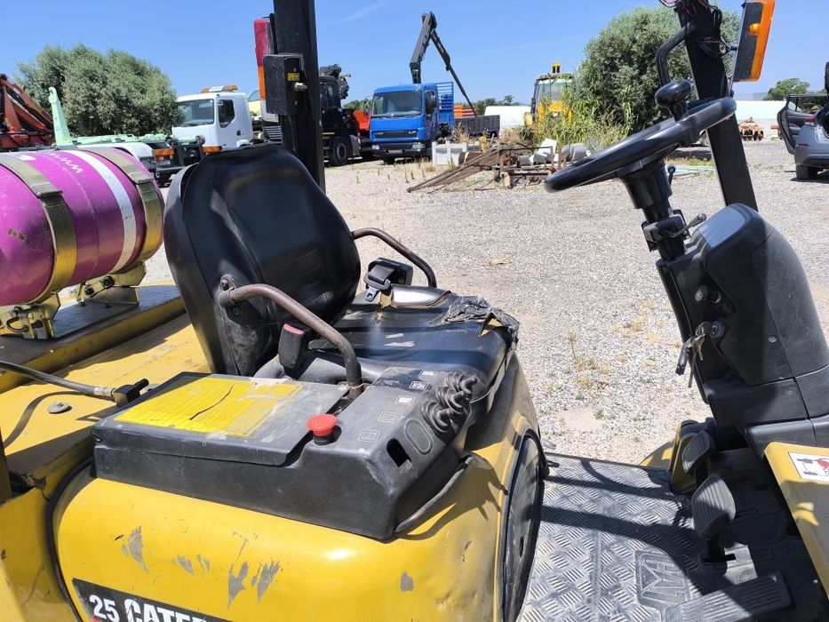 Empilhador caterpillar gas triplex com deslocação lateral