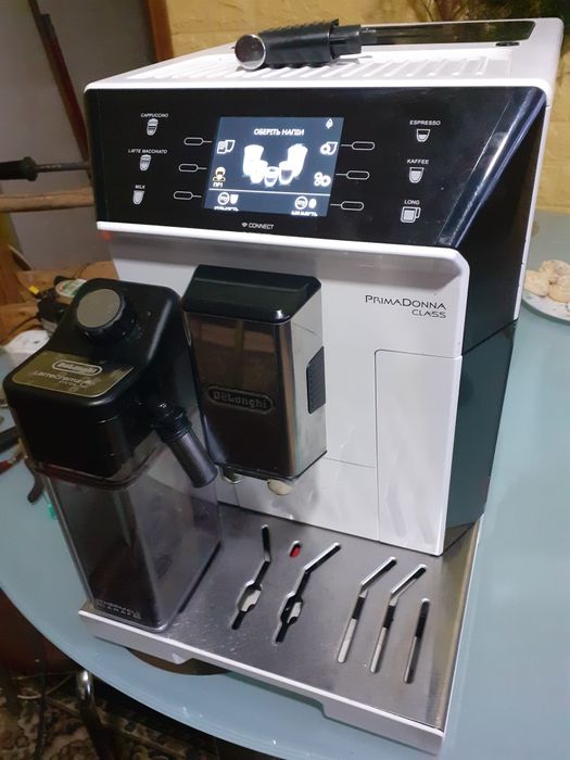 Продам кофеварку Delonghi PREMADONNA CLASS