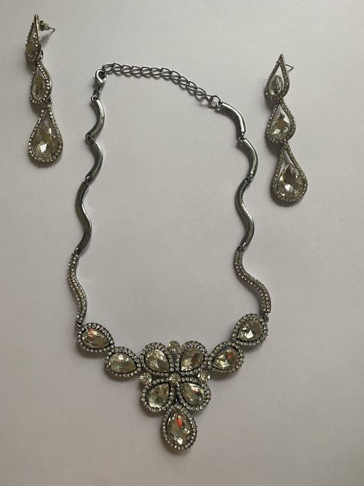 Весільний набір: кол‘є, сережки, прикраса для волосся