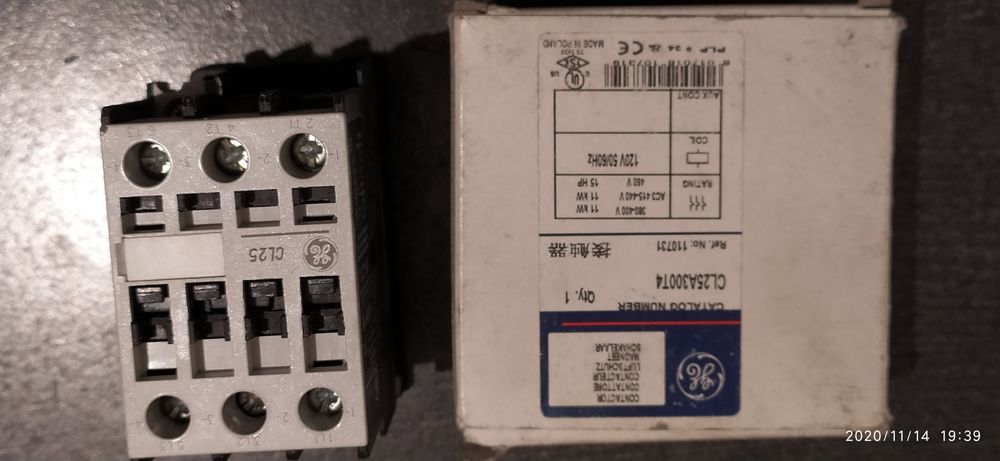 8  Disjuntores  eléctricos. Novos