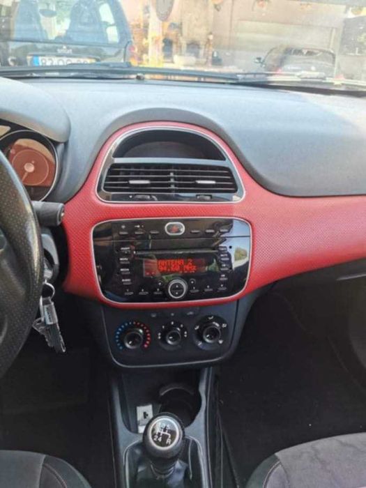 Fiat Punto EVO vermelho